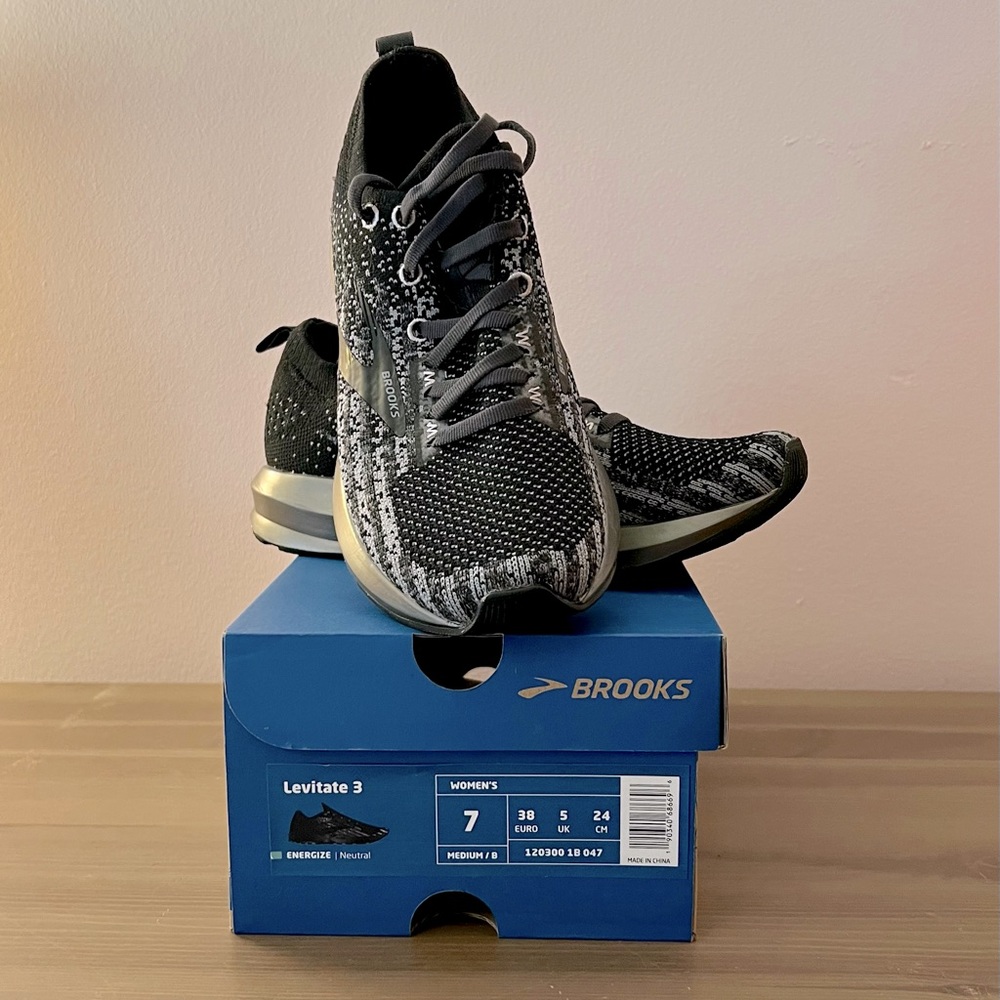 Womens Brooks Levitate 3